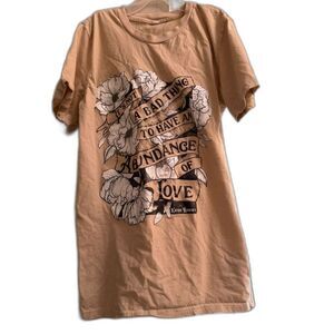 #066 - Women's Medium Beige Graphic Tshirt